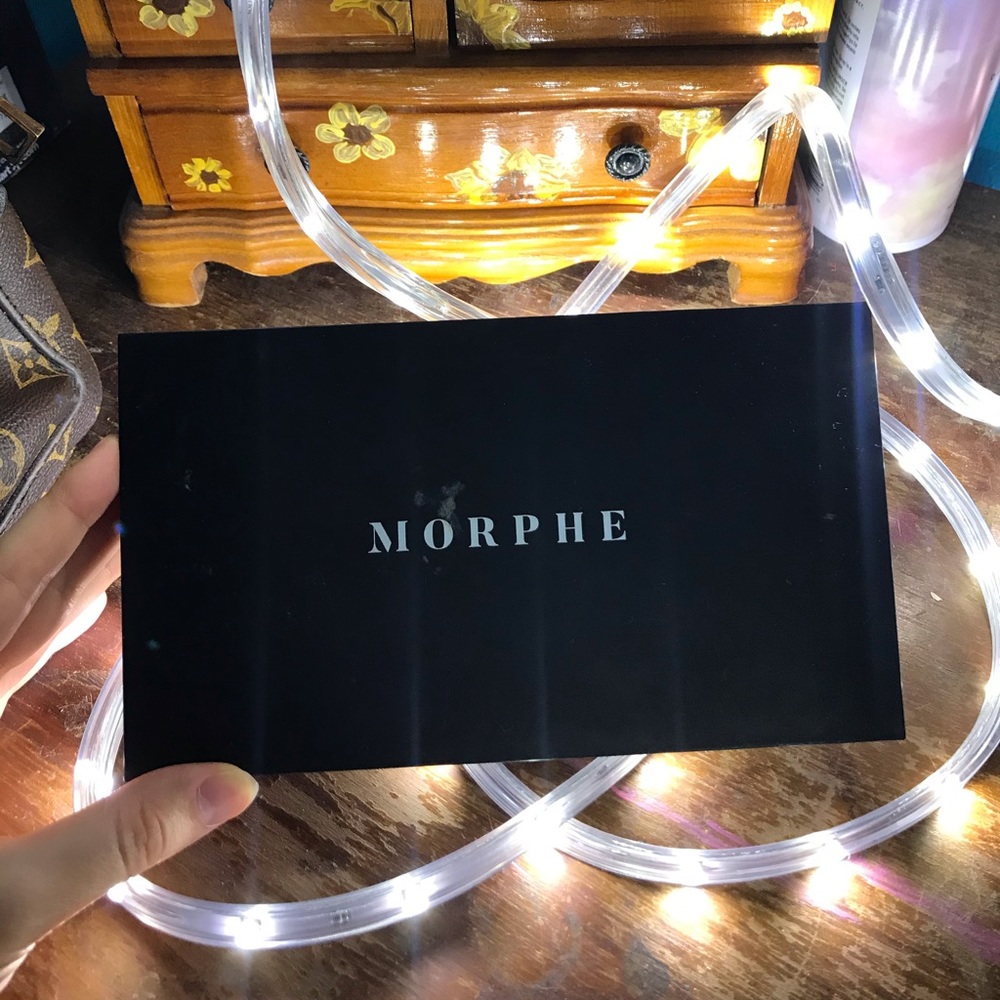 ✨HIGH IMPACT✨ highlighter palette by “MORPHE”